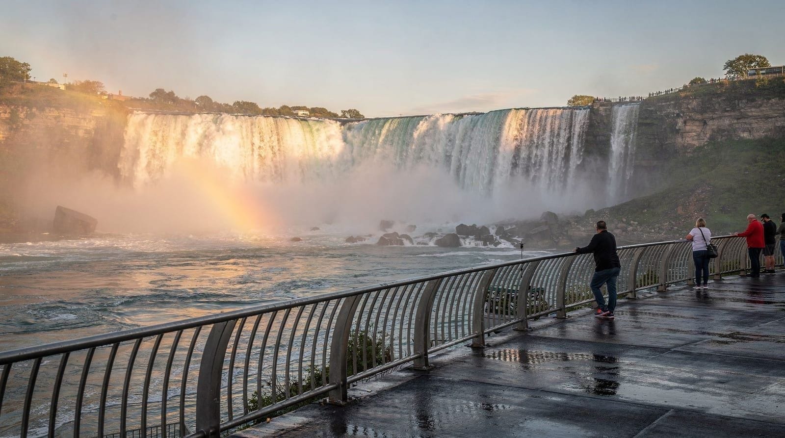 How to avoid crowds at Niagara Falls — Practical timing, entry and tour tactics that actually reduce wait times at Niag