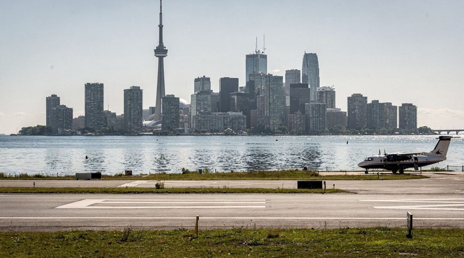 Toronto airport guide: Pearson vs Billy Bishop — Pearson vs Billy Bishop compared honestly — routes, transit times and costs into