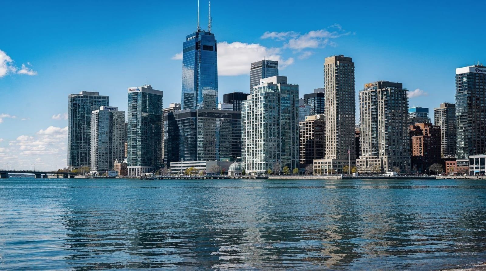 Toronto vs Montreal: which to visit — An honest comparison of Toronto and Montreal for a Canadian city trip — food, wa