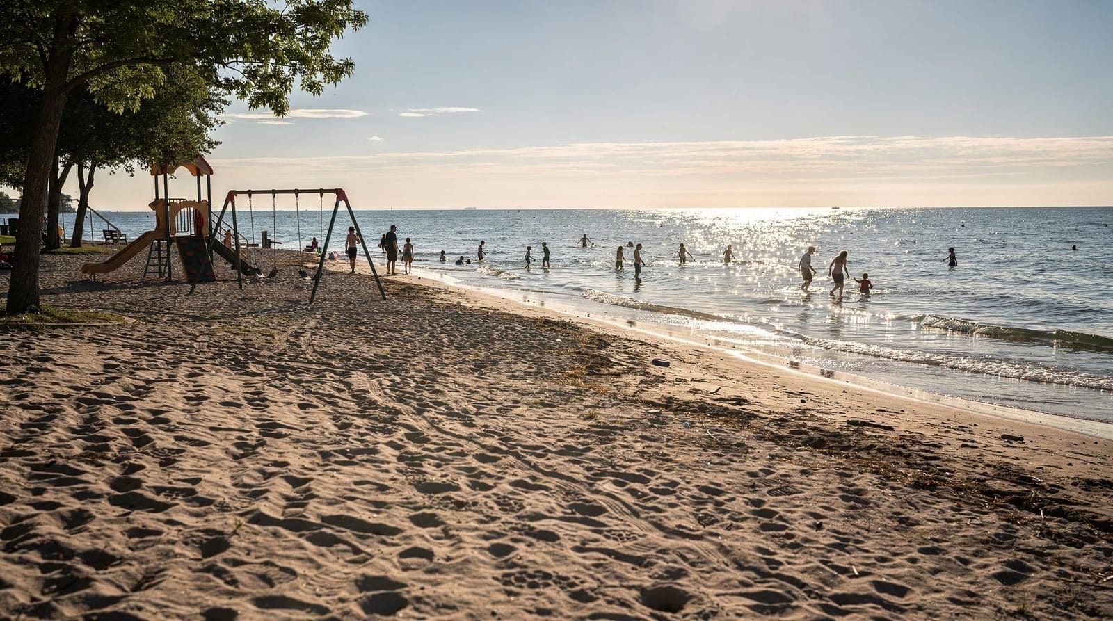 Best beaches for families in Toronto — Toronto's family-friendly beaches compared — Centre Island, Hanlan's Point, Wood