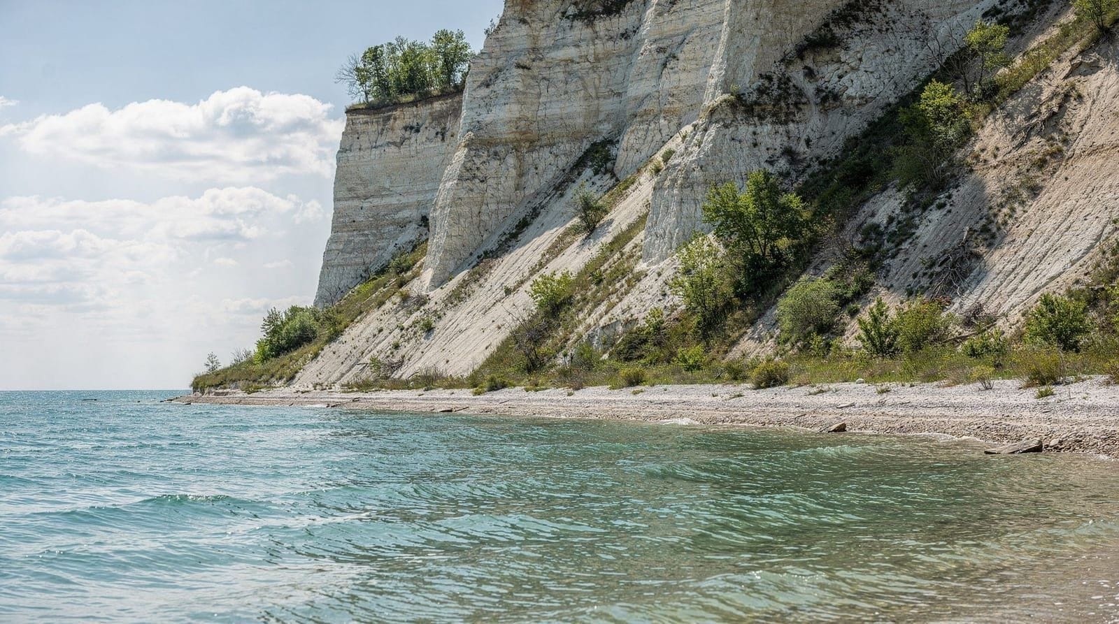 Scarborough Bluffs guide — Walking Bluffer's Park and the Scarborough Bluffs — Toronto's 90-metre lakeside 