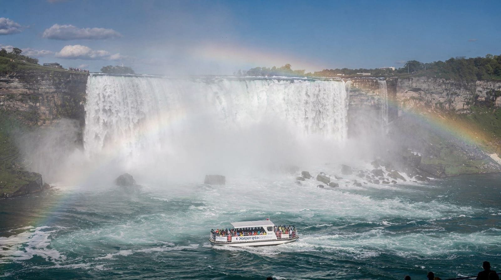 Toronto + Niagara Falls in 4 days — 4 days — easy — mid-range